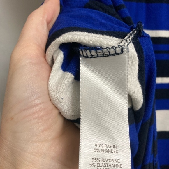 Small banana republic skirt with side slit - Picture 4 of 4